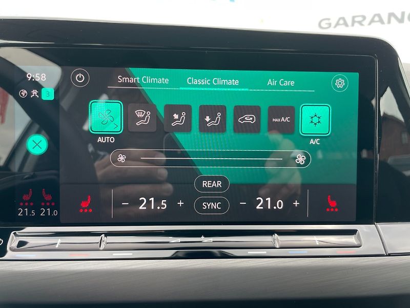 Volkswagen Golf (2021) Com. VIII 2.0TDi STYLE! ČR+1.m - fotka 29 z 38