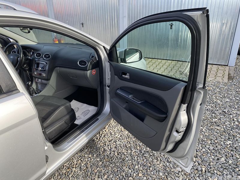 Ford Focus 2.0i 145PS LPG FORD COMBI TOP! - fotka 130 z 170