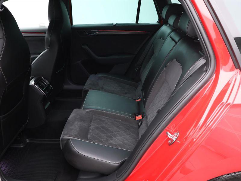 Škoda Superb 2.0 TDI 140kW SportLine DSG CZ - fotka 15 z 32