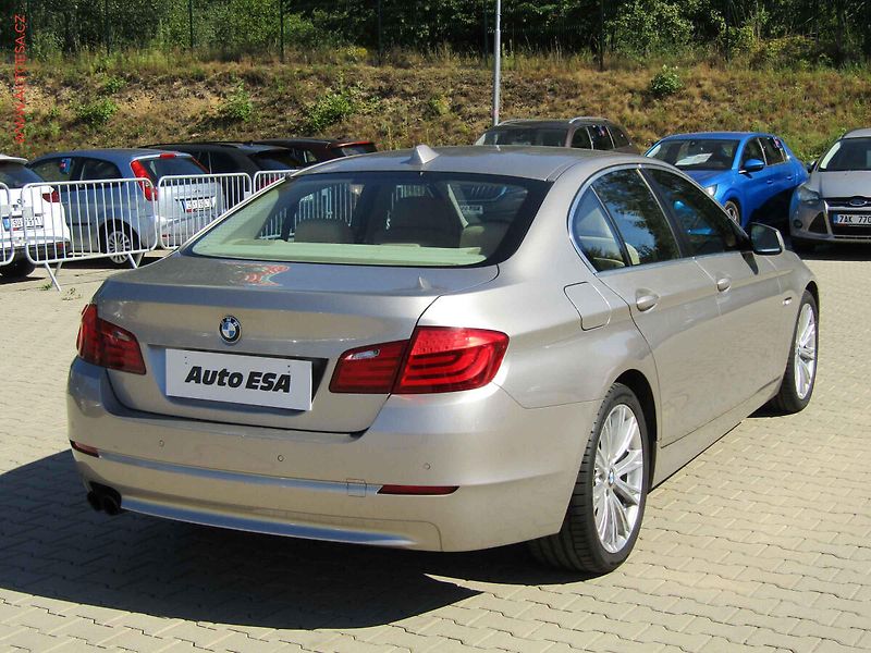 BMW Řada 5 (2011) 3.0 i, ČR, AT, kůže - fotka 4 z 22