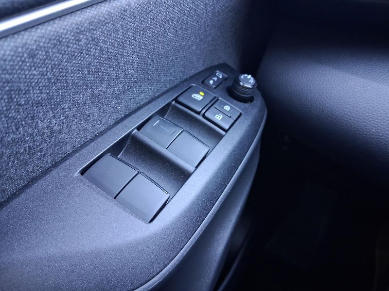 Toyota Yaris Cross COM. STYLE TECH 1.5 Hyb. 85 kW - fotka 26 z 30