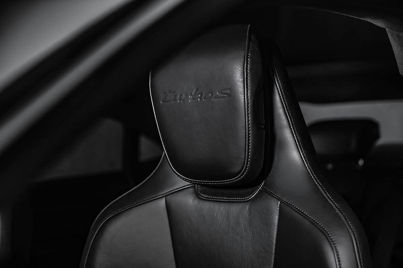 Porsche Taycan Turbo S Keramiky Pano 360 - fotka 21 z 28