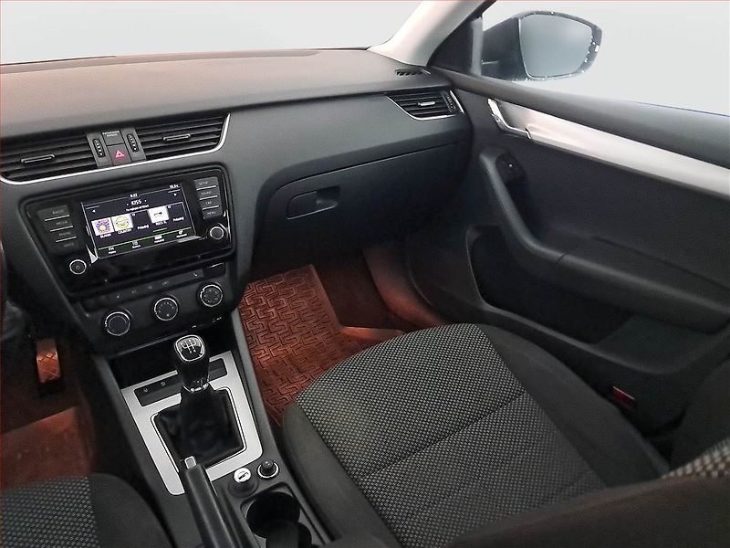 Škoda Octavia (2016) 1.6 TDI, Serv.kniha, Xenony - fotka 8 z 16
