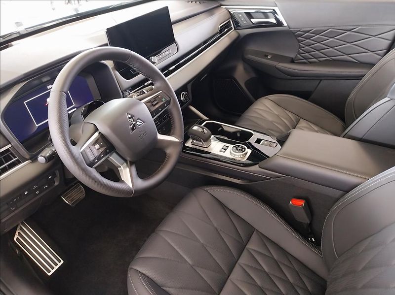 Mitsubishi Outlander (2026) 2.4 PHEV MY26  BLACK EDITION - fotka 5 z 8