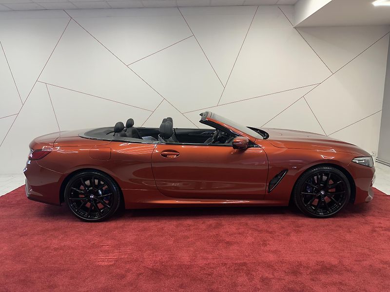 BMW Řada 8 (2018) M850i Cabrio HUD*B&W*360*MASÁŽ - fotka 8 z 21