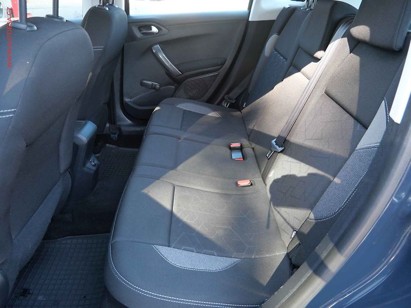 Peugeot 2008 (2019) 1.2 PT, 1.maj,ČR, Active - fotka 10 z 19