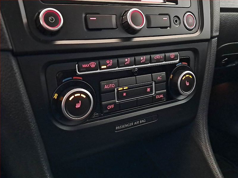 Volkswagen Golf (2011) 1.6 TDI, po STK, jezdí skvěle - fotka 16 z 17