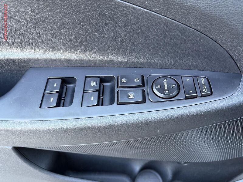 Hyundai Tucson (2015) 1.6GDi - fotka 12 z 16