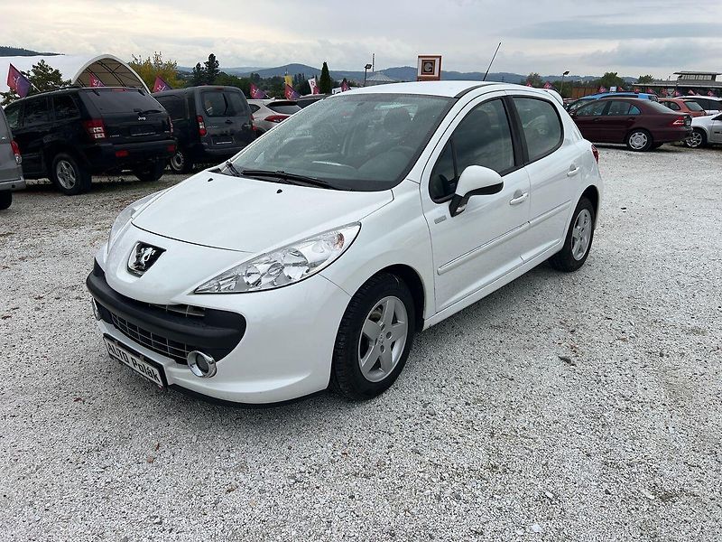 Peugeot 207 1.4 VTi - fotka 6 z 14