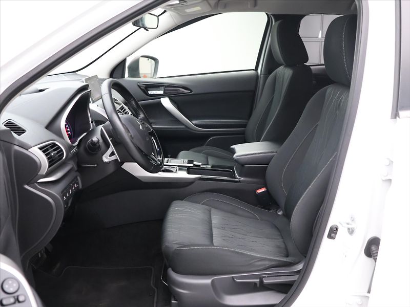 Mitsubishi Eclipse Cross 1.5 T-MIVEC 120kW Intense CVT - fotka 11 z 39