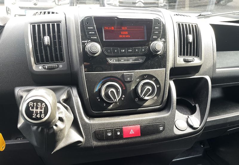 Peugeot Boxer 2.2 BlueHDI 121kW L3H2, ČR - fotka 11 z 15