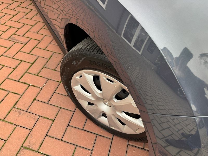 Ford C-MAX (2011) 1.6i Ti-VCT Klima Parkování - fotka 41 z 45