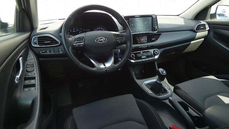 Hyundai i30 Kombi 1.5 T-GDI mHEV Family Co - fotka 5 z 22