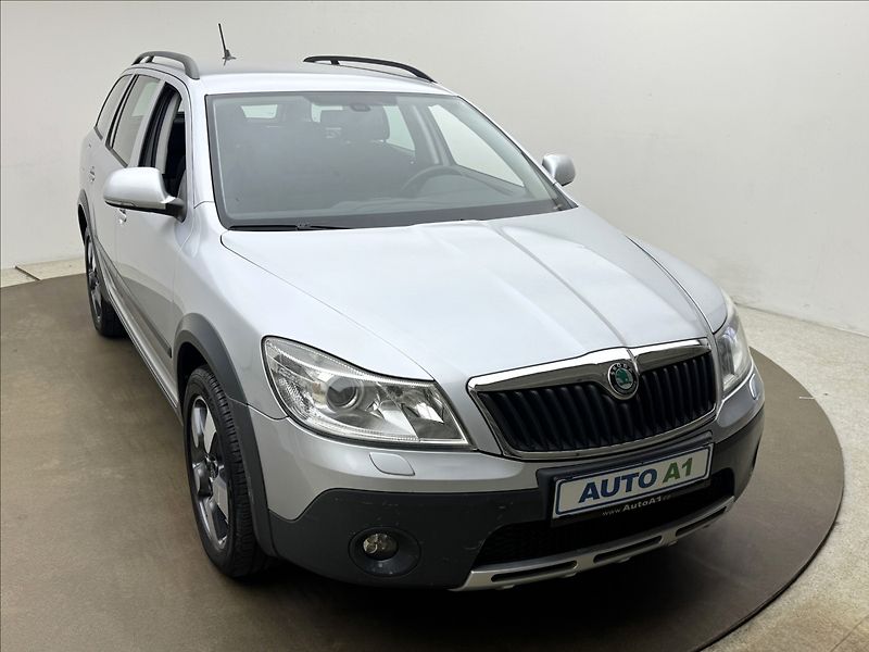 Škoda Octavia 2,0 103kW 4X4 SCOUT 2XKOLA ČR - fotka 3 z 33