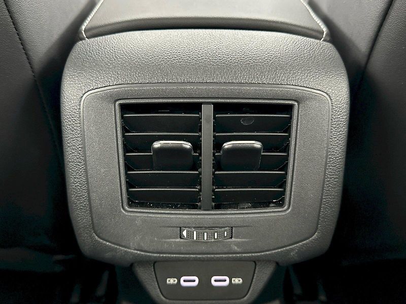 Volkswagen T-Roc (2025) Life GOAL 1.0 TSI 85kW - fotka 26 z 27