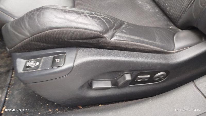 Citroën C5 (2009) 2.0 16v   - fotka 9 z 23
