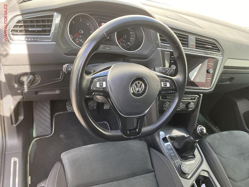 Volkswagen Tiguan (2018) 2.0 TDi 4x4, ČR, R-Line, LED - fotka 13 z 20