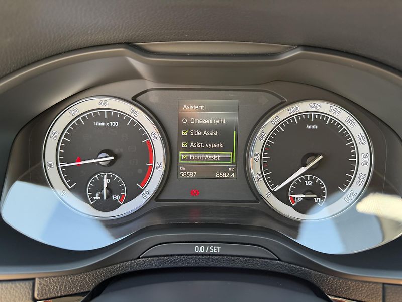 Škoda Karoq 1,5 TSi/110kW DSG - STYLE,TZ,. - fotka 45 z 88
