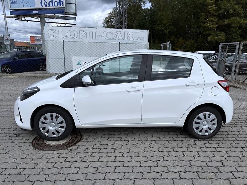 Toyota Yaris 1.5i 82 kW navi. serviska - fotka 3 z 18