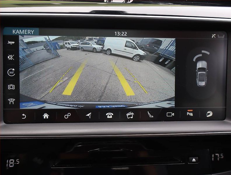 Jaguar F-Pace (2018) 30d AWD, 4X4, Automat - fotka 17 z 21
