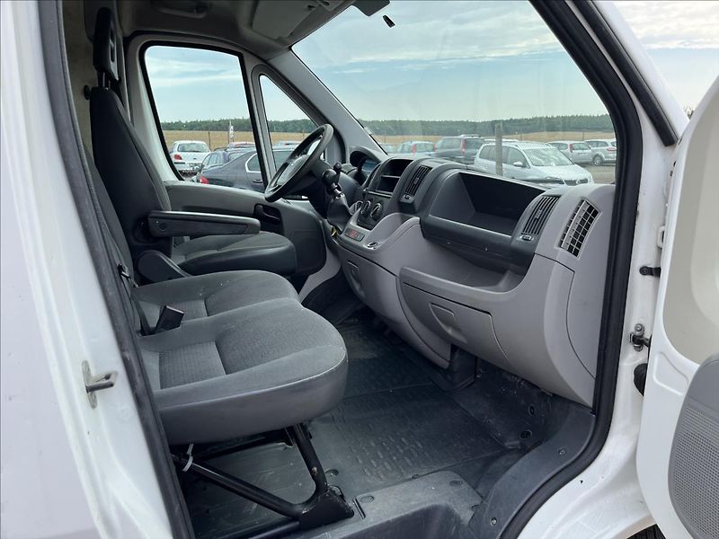 Fiat Ducato 2.2 JTD L1H1 NOVÉ PNEU VSTŘIKY - fotka 10 z 28