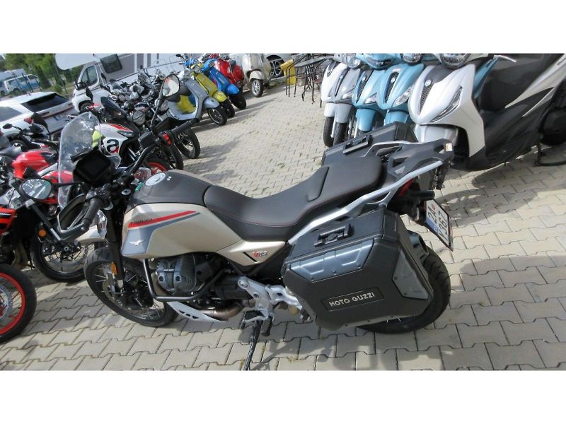 Moto Guzzi (2025) V85 TT Travel e5+ - fotka 4 z 9
