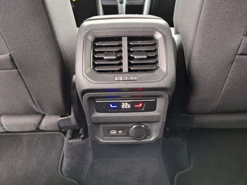 Volkswagen Tiguan (2022) Allspace Life DSG 4x4 2,0TDi 1 - fotka 33 z 35