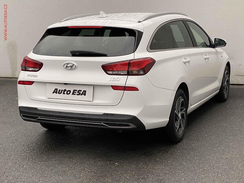 Hyundai i30 (2023) 1.5T-GDi, ČR, AT, LED, kamera - fotka 4 z 18