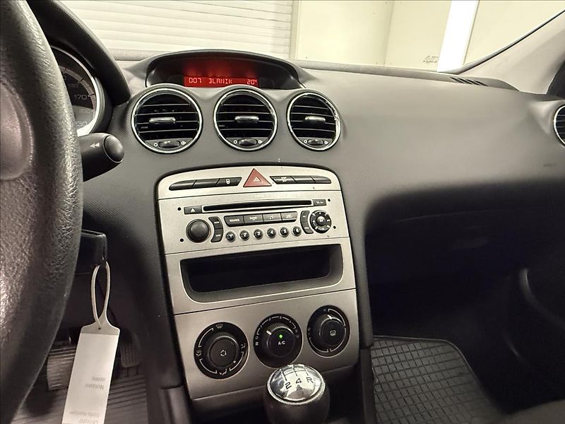 Peugeot 308 1,4 16V VTi 95 HP Comfort Pack - fotka 15 z 24
