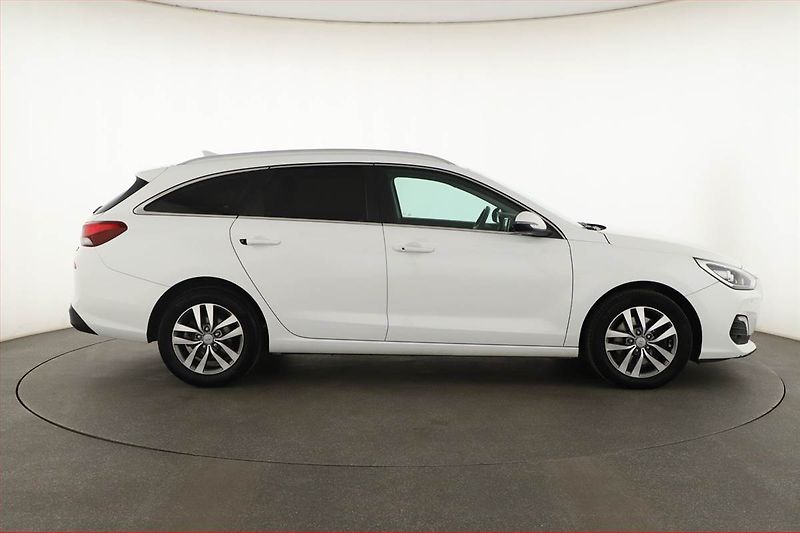Hyundai i30 (2020) 1.6 CRDi, Automat, Navi - fotka 6 z 20