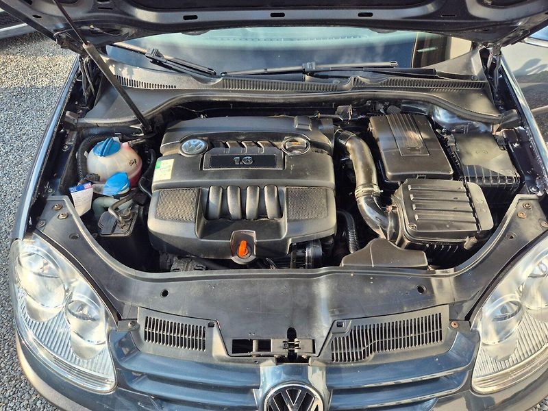 Volkswagen Golf (2005) 1.6 MPI Trend - fotka 27 z 30