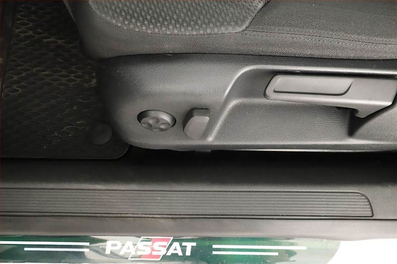 Volkswagen Passat (2009) 1.4 TSI, Tempomat - fotka 11 z 15