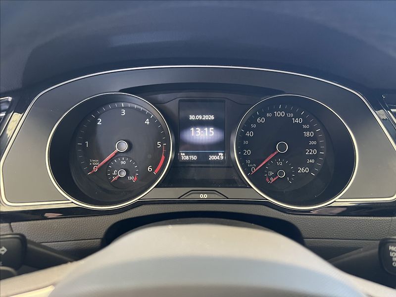 Volkswagen Passat 2,0 TDi DSG ELEGANCE MATRIX - fotka 24 z 32