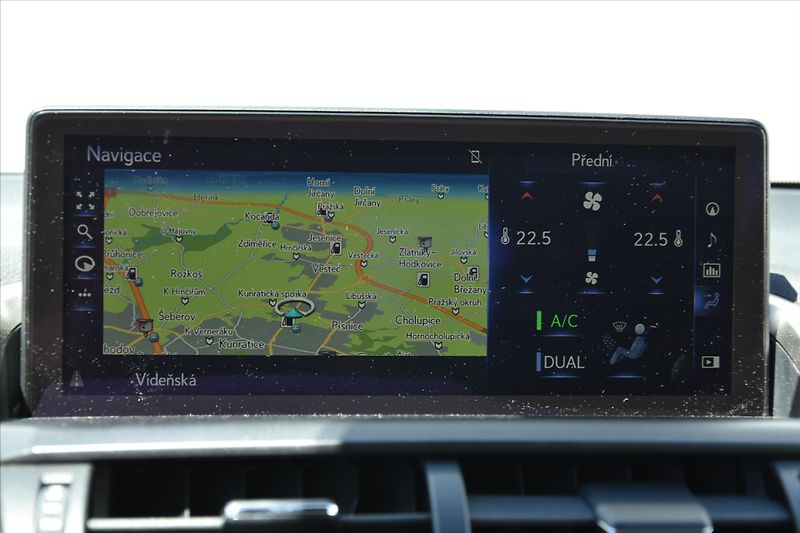 Lexus NX 300h 2.5 145kW 4WD PRESTIGE ČR - fotka 25 z 31