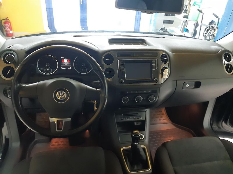 Volkswagen Tiguan 2.0 TDI 4x4 DIGIKLIMA TAŽNÉ - fotka 9 z 28