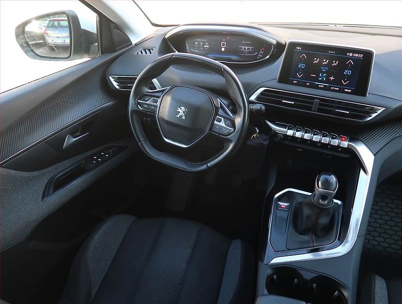 Peugeot 5008 (2020) PureTech 130, 7 míst - fotka 7 z 19