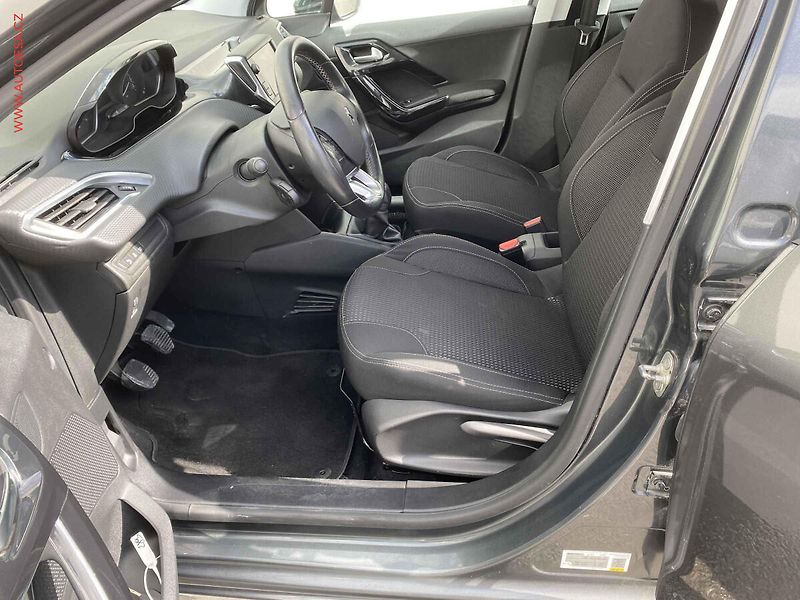 Peugeot 208 (2016) 1.2PT, Allure, navi, kamera - fotka 9 z 18