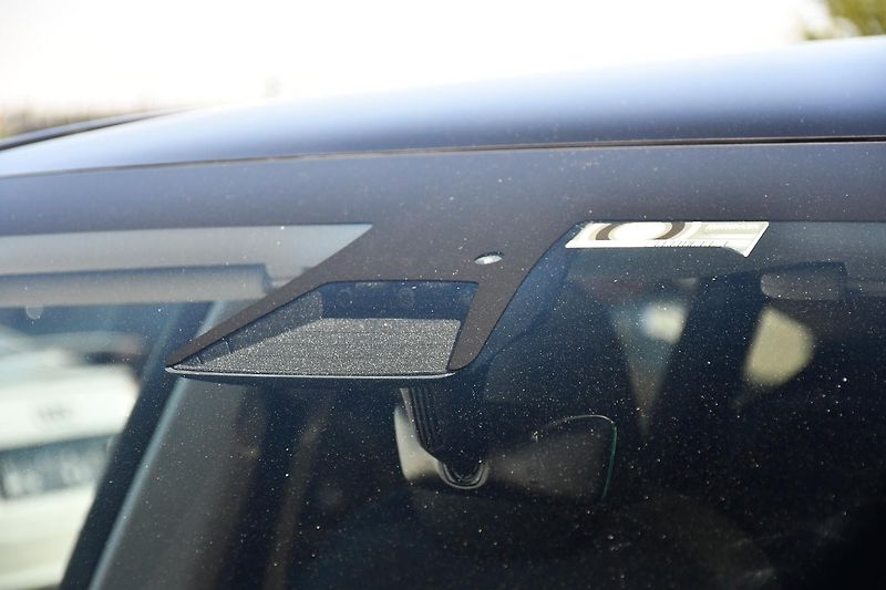 Tesla Model Y LONG RANGE DUAL MOTOR  - fotka 43 z 46