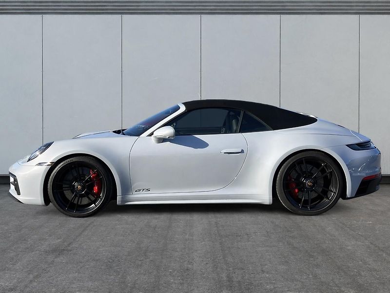Porsche 911 (2024) Carrera GTS Cabrio SportChrono - fotka 2 z 31