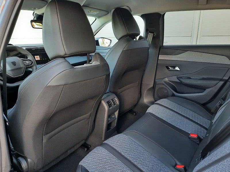 Peugeot 308 (2026) SW ALLURE 1.5 BHDi 130k EAT8 - fotka 11 z 17