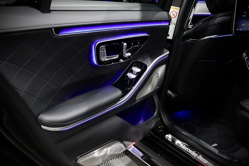 Mercedes-Benz Třídy S 580 Long 4Matic V8 370 kW - fotka 17 z 43