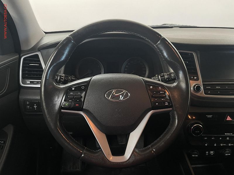 Hyundai Tucson (2016) 1.6 T-GDi, AC, kamera - fotka 16 z 17