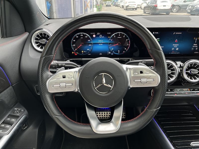 Mercedes-Benz GLA 250 4MATIC AMG Line Panorama - fotka 11 z 18