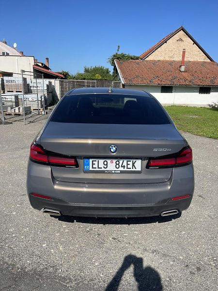 BMW Řada 5 (2023) 530E hybrid - fotka 5 z 13