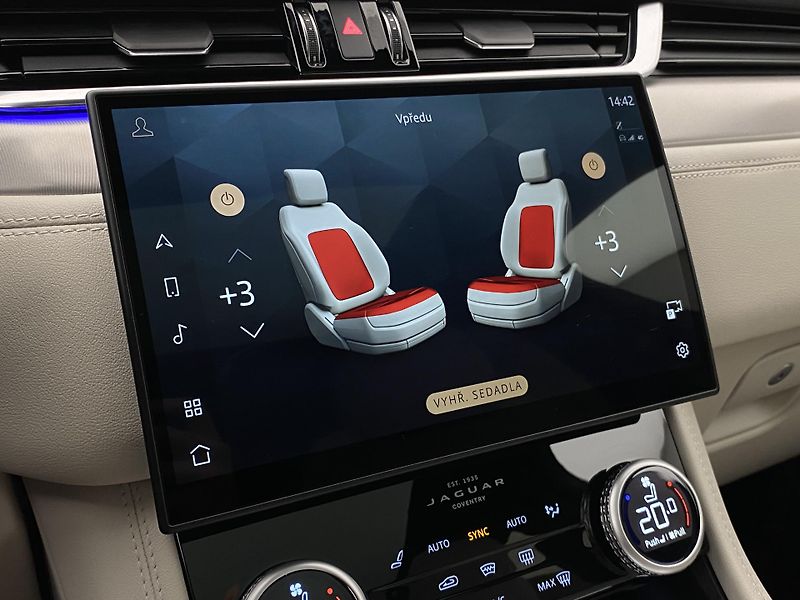 Jaguar F-Pace P250 SE R-DYNAMIC AWD AUT  - fotka 39 z 43