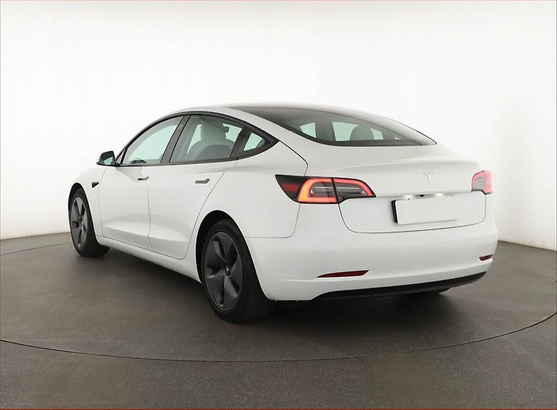 Tesla Model 3 (2021) Long Range 4WD 82kWh, SoH 82% - fotka 4 z 25