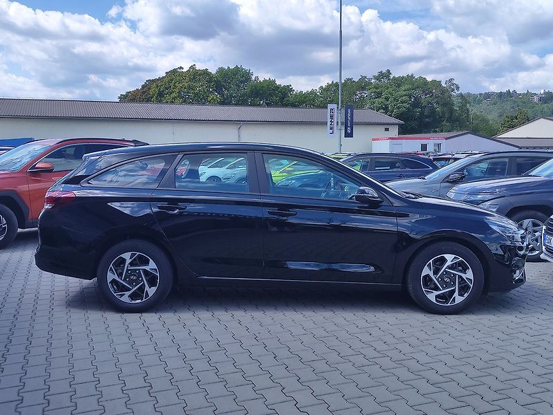 Hyundai i30 1.5 T-GDI/103kW Comfort 16 - fotka 4 z 31
