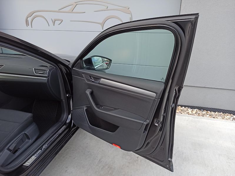 Škoda Superb 2.0TDi 140kW DSG 4X4 AMB - fotka 25 z 27