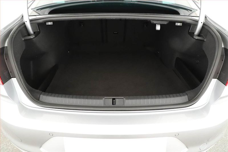 Volkswagen Passat (2019) 2.0 TSI - fotka 19 z 20