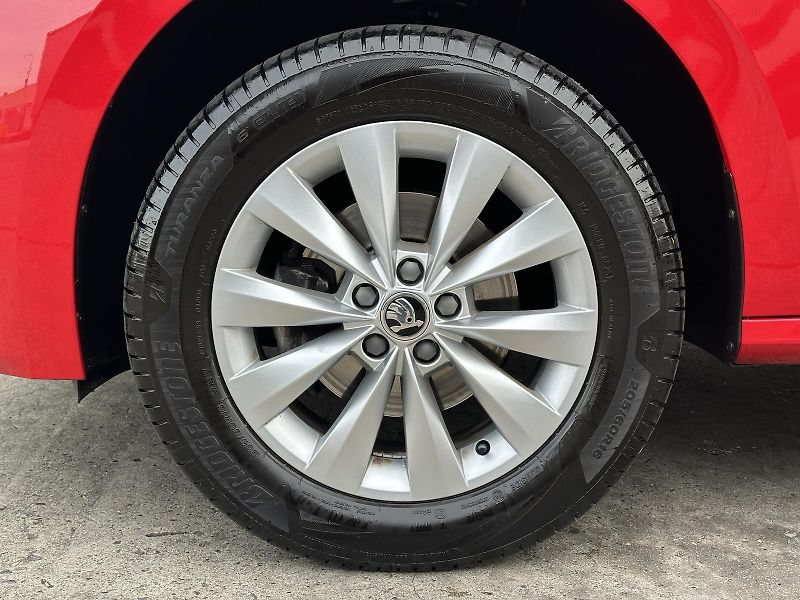 Škoda Kamiq 1.0TSi 110PS Ambition LED Temp - fotka 7 z 36